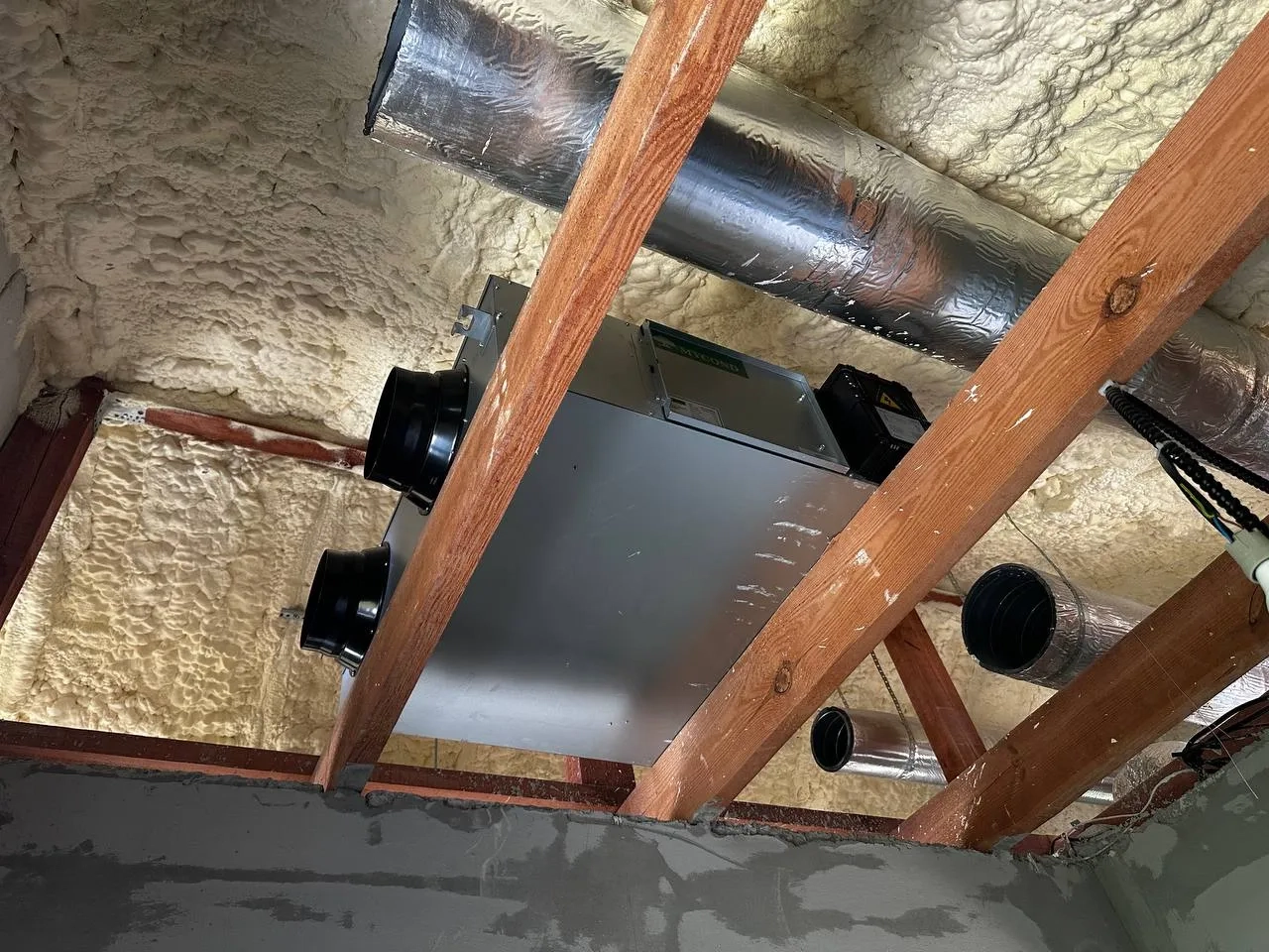 生产大厅配备 Mycond 能量回收通风装置 MVS DW