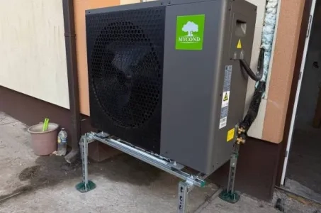 联排别墅配备 Mycond 分体式热泵 BeeHeat 系列